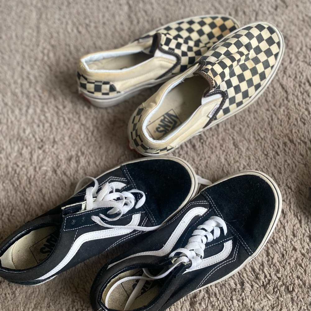 Both checkerboard vans and black and white vans
Size 9 in women